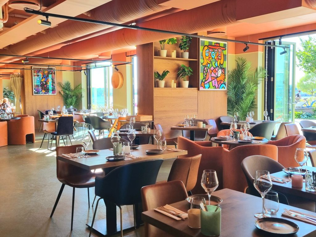 Mer Kaos Restaurant & Bar